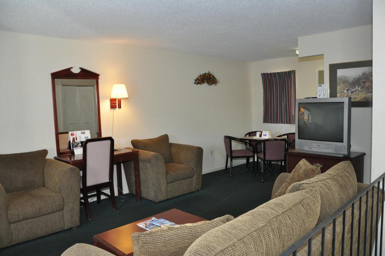 וויליאמסבורג Merrimac Inn & Suites מראה חיצוני תמונה